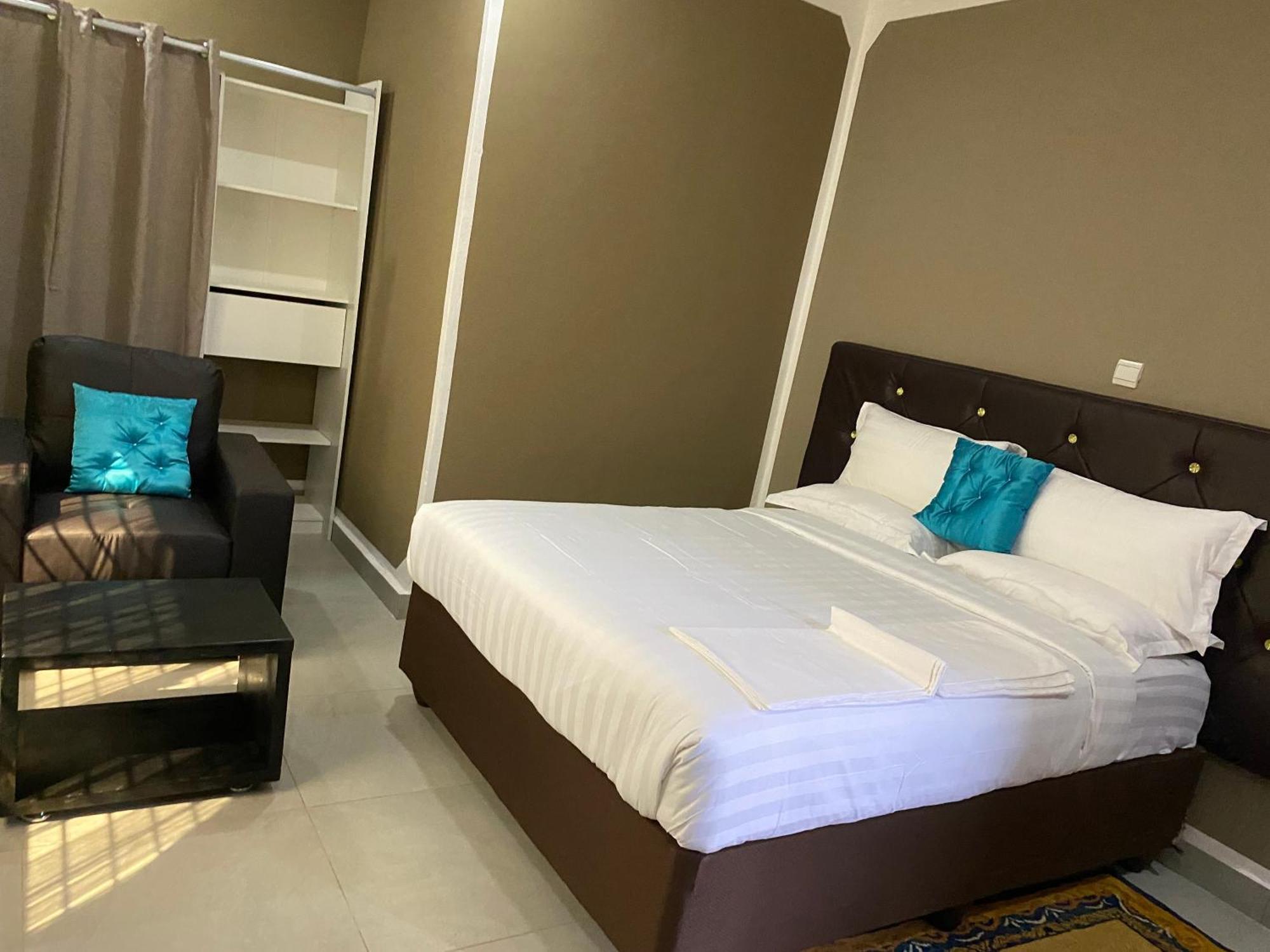 Colibri Inn Hotel Kolwezi Bagian luar foto